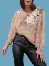Charger l'image dans la galerie, Pull vintage Line - Maille fantaisie beige brodée de fleurs. Taille XL, 42, 44. Alain Murati.