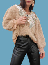 Charger l'image dans la galerie, Pull vintage Line - Maille fantaisie beige brodée de fleurs. Taille XL, 42, 44. Alain Murati.