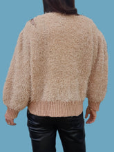 Charger l'image dans la galerie, Pull vintage Line - Maille fantaisie beige brodée de fleurs. Taille XL, 42, 44. Alain Murati.