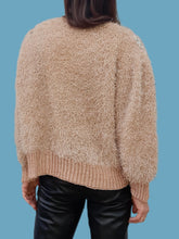 Charger l'image dans la galerie, Pull vintage Line - Maille fantaisie beige brodée de fleurs. Taille XL, 42, 44. Alain Murati.