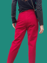 Charger l'image dans la galerie, Pantalon vintage Elise - Velours côtelé rouge. Taille S, 36, 38. Karting. Made in France.