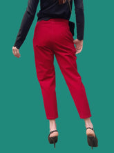 Charger l'image dans la galerie, Pantalon vintage Elise - Velours côtelé rouge. Taille S, 36, 38. Karting. Made in France.