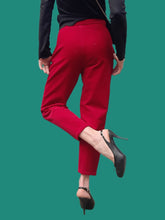 Charger l'image dans la galerie, Pantalon vintage Elise - Velours côtelé rouge. Taille S, 36, 38. Karting. Made in France.