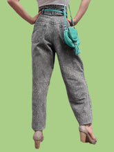 Charger l'image dans la galerie, Pantalon vintage Stella - En denim délavé gris noir. Taille XXL, 44, 46. Miss Tenessee. Made in France