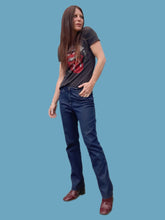Charger l'image dans la galerie, Pantalon "Seconde" Maëlle - Jean denim brut. Poches strassées. Taille M, 38, 40. Armani Jeans. Made in China