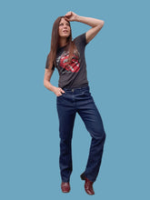 Charger l'image dans la galerie, Pantalon "Seconde" Maëlle - Jean denim brut. Poches strassées. Taille M, 38, 40. Armani Jeans. Made in China