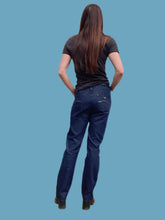 Charger l'image dans la galerie, Pantalon "Seconde" Maëlle - Jean denim brut. Poches strassées. Taille M, 38, 40. Armani Jeans. Made in China