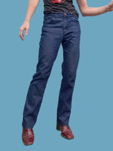 Charger l'image dans la galerie, Pantalon "Seconde" Maëlle - Jean denim brut. Poches strassées. Taille M, 38, 40. Armani Jeans. Made in China