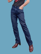 Charger l'image dans la galerie, Pantalon "Seconde" Maëlle - Jean denim brut. Poches strassées. Taille M, 38, 40. Armani Jeans. Made in China