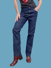 Charger l'image dans la galerie, Pantalon "Seconde" Maëlle - Jean denim brut. Poches strassées. Taille M, 38, 40. Armani Jeans. Made in China