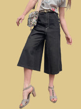 Charger l'image dans la galerie, Pantalon "Seconde" Carla - Denim noir coupe large et courte. Taille M, 38, 40. TBS
