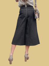 Charger l'image dans la galerie, Pantalon "Seconde" Carla - Denim noir coupe large et courte. Taille M, 38, 40. TBS
