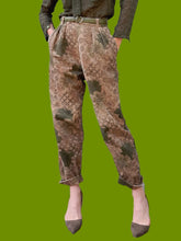 Charger l'image dans la galerie, Pantalon vintage Anasthasia - Velours côtelé fleuri kaki et marron. Taille M, 38, 40