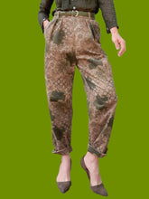 Charger l'image dans la galerie, Pantalon vintage Anasthasia - Velours côtelé fleuri kaki et marron. Taille M, 38, 40