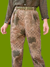 Charger l'image dans la galerie, Pantalon vintage Anasthasia - Velours côtelé fleuri kaki et marron. Taille M, 38, 40