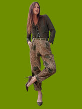 Charger l'image dans la galerie, Pantalon vintage Anasthasia - Velours côtelé fleuri kaki et marron. Taille M, 38, 40