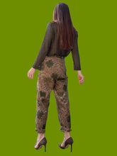 Charger l'image dans la galerie, Pantalon vintage Anasthasia - Velours côtelé fleuri kaki et marron. Taille M, 38, 40
