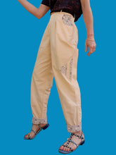 Charger l'image dans la galerie, Pantalon vintage Chloé - En coton abricot et revers contrastants. Taille M, 38, 40. Made in France