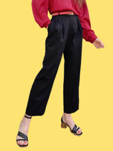 Charger l'image dans la galerie, Pantalon vintage Sidonie - Noir à plis et revers. Taille S, 36, 38. Gérard Pasquier. Made in France