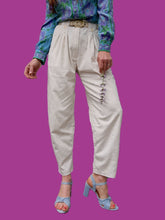 Charger l'image dans la galerie, Pantalon vintage Marguerite - Velours côtelé blanc cassé. Taille S, 36, 38. Made in Marocco