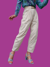 Charger l'image dans la galerie, Pantalon vintage Marguerite - Velours côtelé blanc cassé. Taille S, 36, 38. Made in Marocco