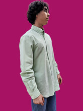 Charger l'image dans la galerie, Chemise "Seconde" Lionnel - Vert pâle à logo brodé en couleur. Taille L, 40, 42. Polo Ralph Lauren.