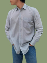 Charger l'image dans la galerie, Chemise vintage Mathieu - Logo brodé sur la manche. Taille M, 38, 40. Yves Saint Laurent.