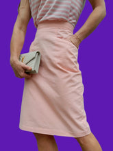 Charger l'image dans la galerie, Jupe crayon vintage Salomé - En coton rose et poches. Taille S, 36, 38. Grafity's Paris. Made in France.
