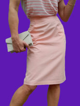 Charger l'image dans la galerie, Jupe crayon vintage Salomé - En coton rose et poches. Taille S, 36, 38. Grafity's Paris. Made in France.