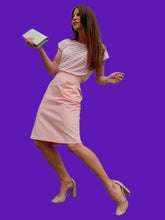 Charger l'image dans la galerie, Jupe crayon vintage Salomé - En coton rose et poches. Taille S, 36, 38. Grafity's Paris. Made in France.