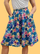 Charger l'image dans la galerie, Jupe vintage Emma - Coton fleuri bleu à poches. Taille XS, 34, 36. Maugin. Made in France.