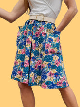 Charger l'image dans la galerie, Jupe vintage Emma - Coton fleuri bleu à poches. Taille XS, 34, 36. Maugin. Made in France.
