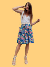 Charger l'image dans la galerie, Jupe vintage Emma - Coton fleuri bleu à poches. Taille XS, 34, 36. Maugin. Made in France.