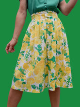 Charger l'image dans la galerie, Jupe vintage Caroline - Fleurie jaune boutonnée devant. Taille S, 36, 38. DM Paris.