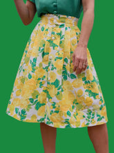 Charger l'image dans la galerie, Jupe vintage Caroline - Fleurie jaune boutonnée devant. Taille S, 36, 38. DM Paris.