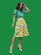 Charger l'image dans la galerie, Jupe vintage Caroline - Fleurie jaune boutonnée devant. Taille S, 36, 38. DM Paris.
