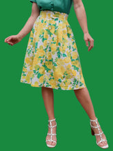 Charger l'image dans la galerie, Jupe vintage Caroline - Fleurie jaune boutonnée devant. Taille S, 36, 38. DM Paris.