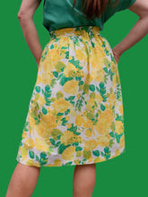 Charger l'image dans la galerie, Jupe vintage Caroline - Fleurie jaune boutonnée devant. Taille S, 36, 38. DM Paris.