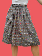 Charger l'image dans la galerie, Jupe vintage Claudia - Imprimé pois et visages Africains. Taille XS, 34, 36. Cacharel. Made in France.