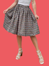 Charger l'image dans la galerie, Jupe vintage Claudia - Imprimé pois et visages Africains. Taille XS, 34, 36. Cacharel. Made in France.