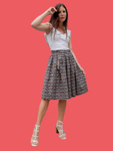 Charger l'image dans la galerie, Jupe vintage Claudia - Imprimé pois et visages Africains. Taille XS, 34, 36. Cacharel. Made in France.
