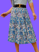 Charger l'image dans la galerie, Jupe vintage Célia - Plissée, fluide et fleurie. Taille M, 38, 40. Made in France.