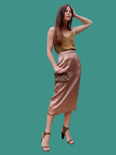 Charger l'image dans la galerie, Jupe vintage Lara - Satin vieux rose. Mi-longue. Taille M, 38, 40. Made in France.