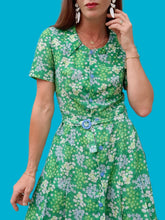 Charger l'image dans la galerie, Robe vintage Marcia - Fleurie verte, toute boutonnée. Taille S, 36, 38. Dennet Barry. Made in France.