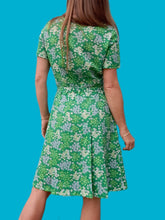 Charger l'image dans la galerie, Robe vintage Marcia - Fleurie verte, toute boutonnée. Taille S, 36, 38. Dennet Barry. Made in France.