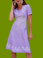 Charger l'image dans la galerie, Robe vintage Marlène - Parme à pois et à fleurs. Taille M, 38, 40.
