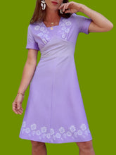 Charger l'image dans la galerie, Robe vintage Marlène - Parme à pois et à fleurs. Taille M, 38, 40.