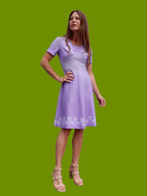 Charger l'image dans la galerie, Robe vintage Marlène - Parme à pois et à fleurs. Taille M, 38, 40.