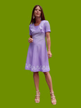 Charger l'image dans la galerie, Robe vintage Marlène - Parme à pois et à fleurs. Taille M, 38, 40.