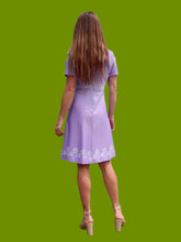 Charger l'image dans la galerie, Robe vintage Marlène - Parme à pois et à fleurs. Taille M, 38, 40.